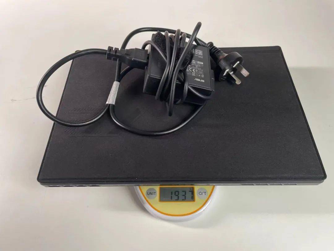 败家归败家，但这次ROG往Windows平板里塞了台游戏本。。。