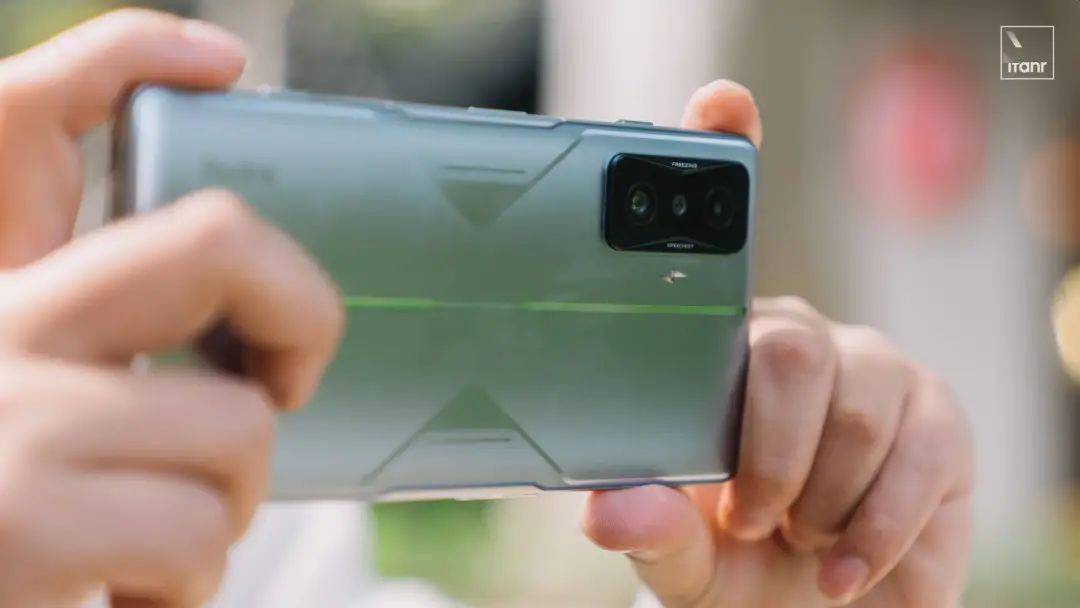 王者|Redmi K50 电竞版首发体验:3299 元起售,能否焊上游戏手机的大门?