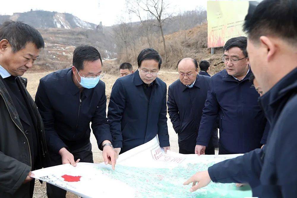 县委书记刘军一同调研.