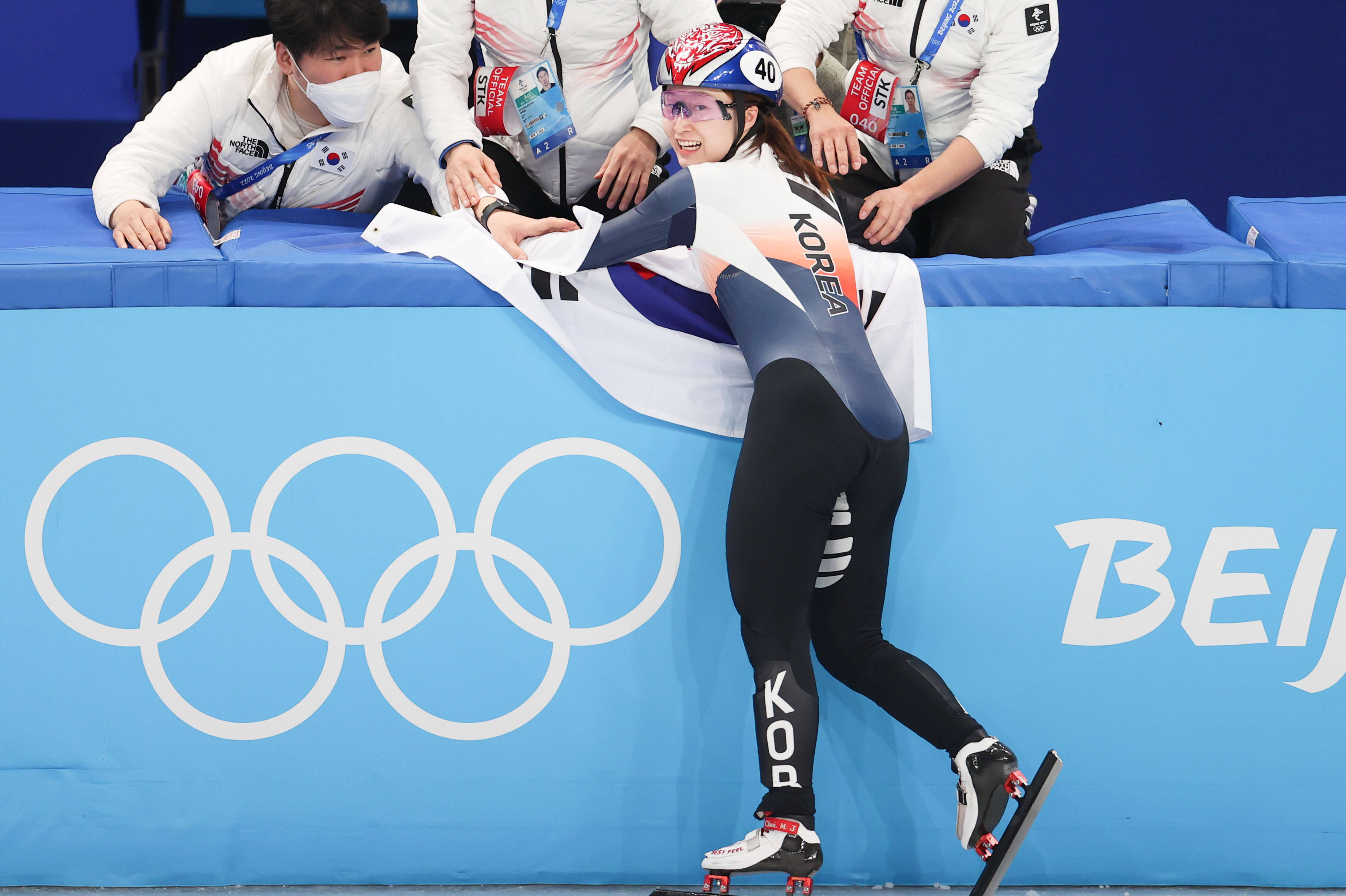短道速滑——女子1500米决赛:韩国选手崔敏静夺冠