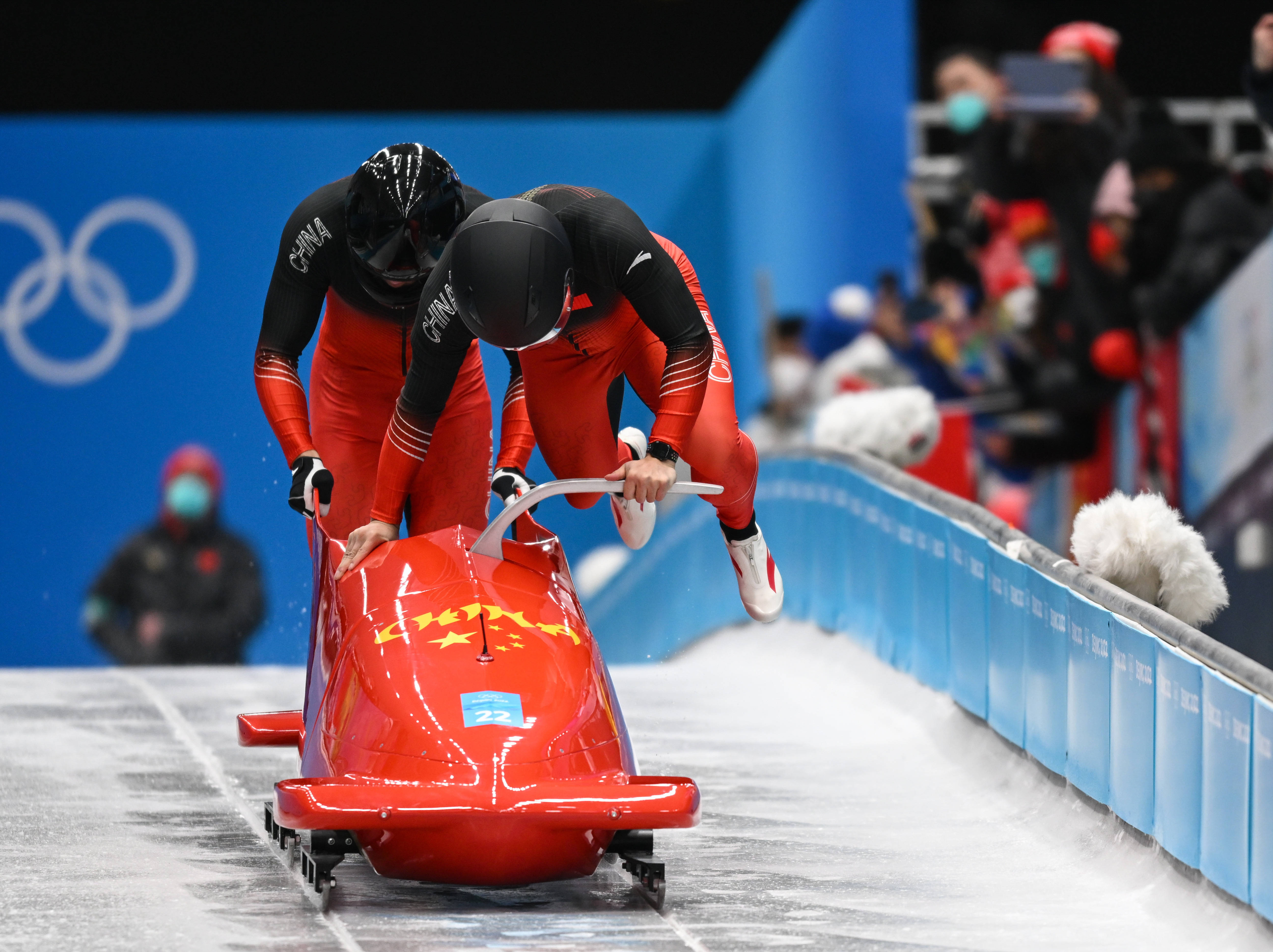 选手在冬奥会该项目上的取得第14名在北京冬奥会男子双人雪车项目中