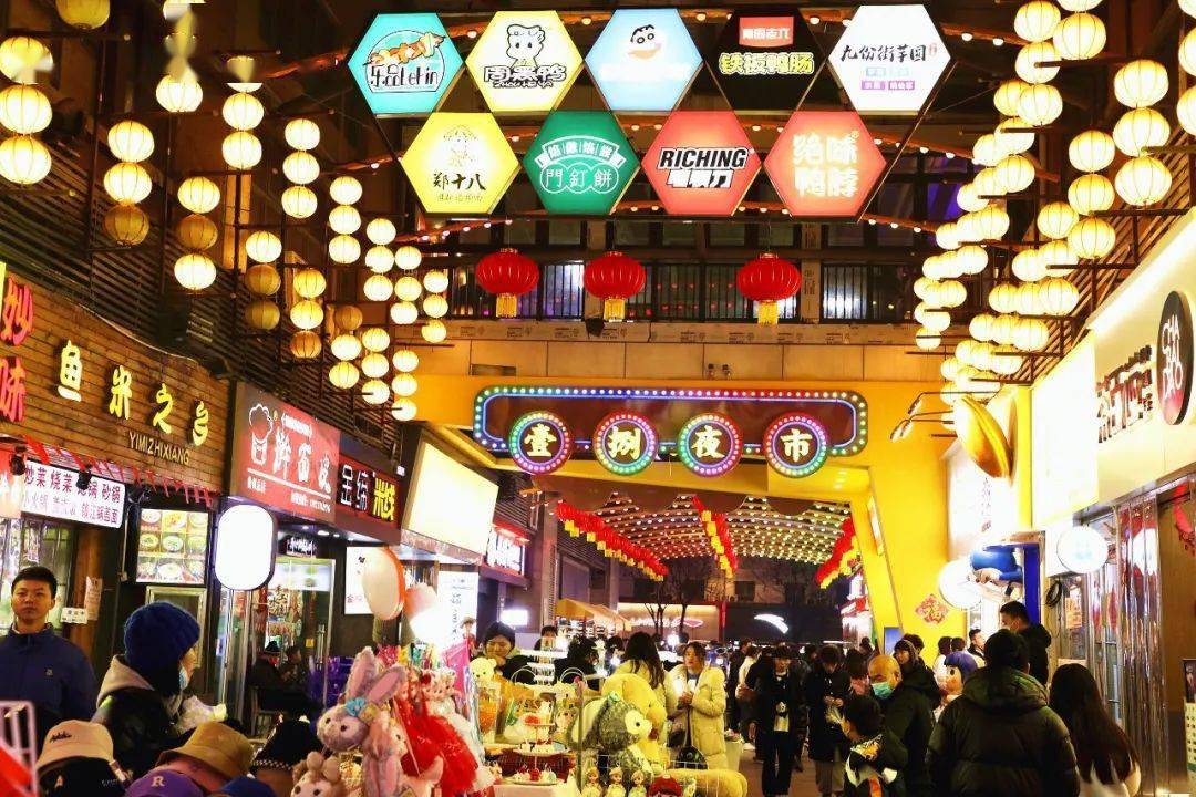 刚发现徐州11家新奇特美食方便面炒鸡大葱烤肥肠手搓汤圆一个比一个绝