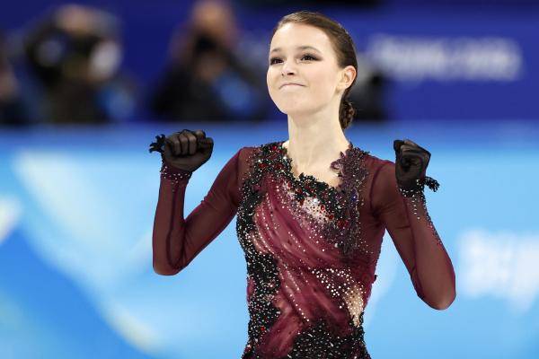 俄罗斯|花滑女单“神仙打架”结果出炉：俄奥队包揽冠亚，日本选手第三