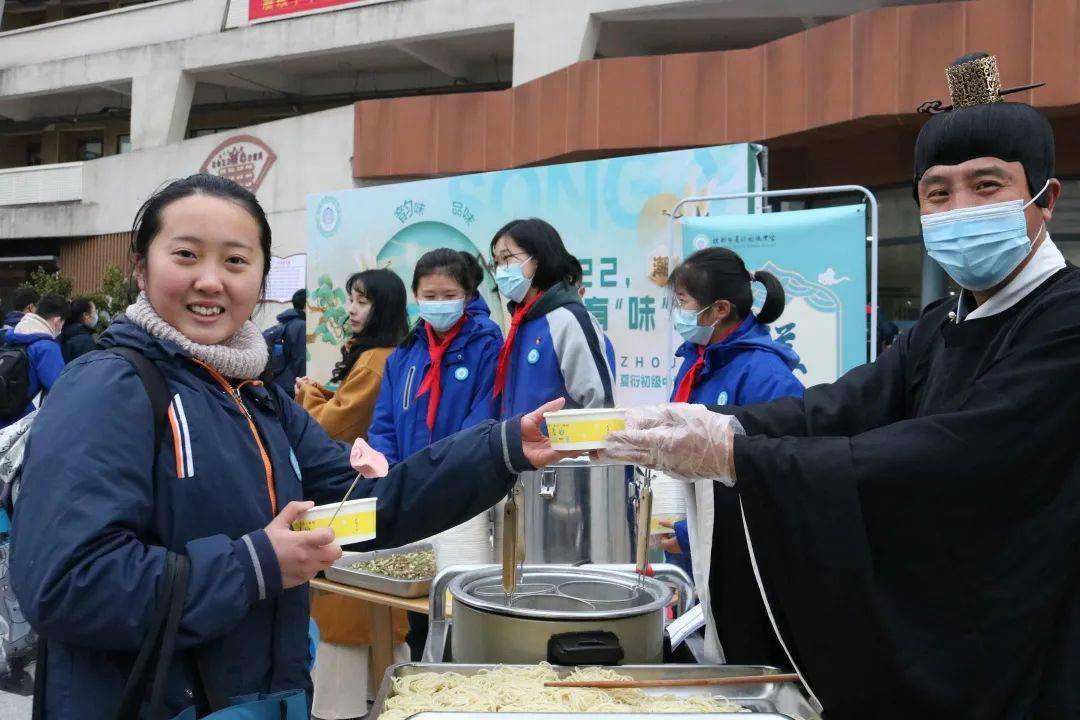 杭州市景芳中学的"景小奇"主题寻访队公开亮相,他们将结合杭州2022年