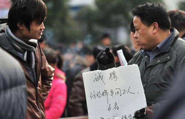 从不缺人的工厂遇到了用工荒工人都是干几天就提桶跑路