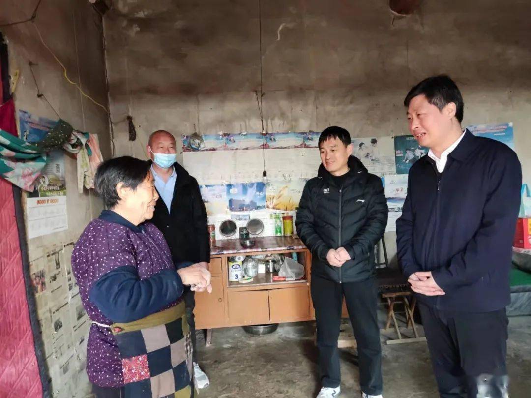 2月19日,市委常委,龙安区委书记李可到龙泉镇督导人居环境工作,并深入