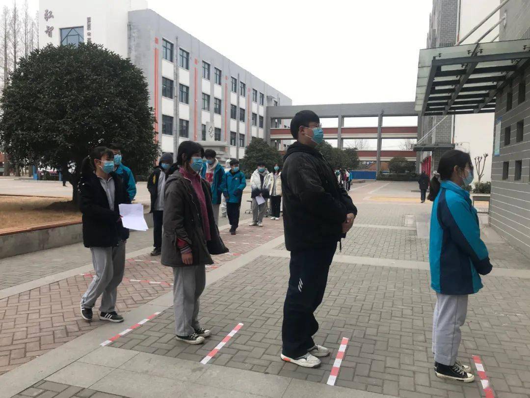 "红旗中学总共2900多人,五个小时之内能够采集完成,样本采集完之后,送