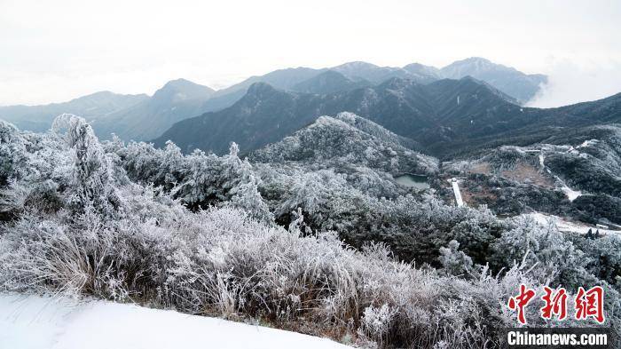 空气|福建泰宁峨嵋峰迎来2022年首场降雪