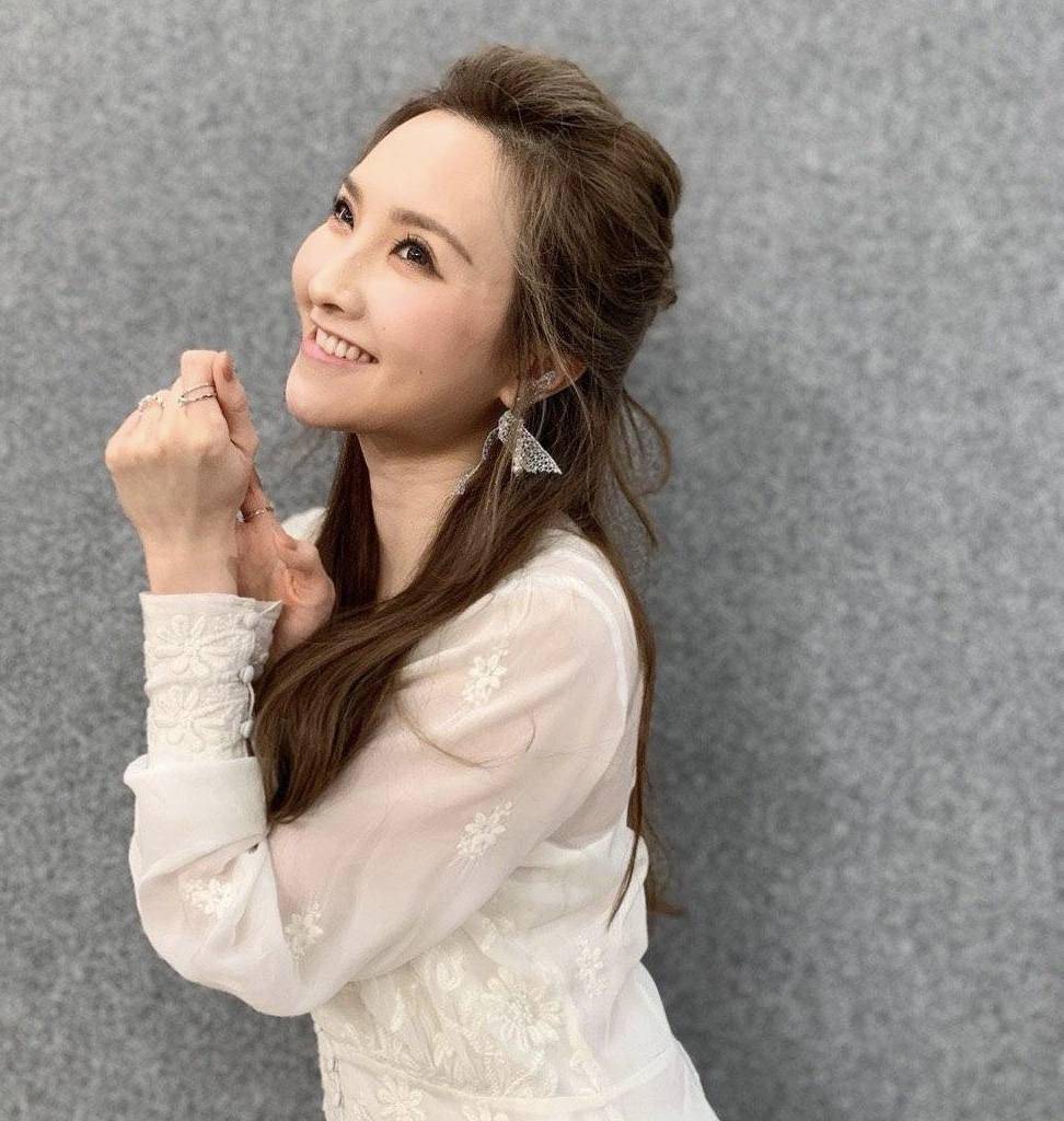 香港知名女歌手迎来新恋情,与男友同居时确诊_林欣彤_anton_媒体