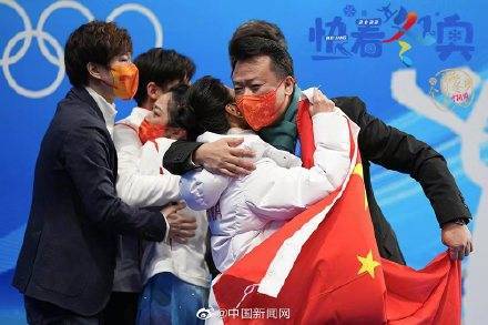 中国|四位奥运冠军同框相拥