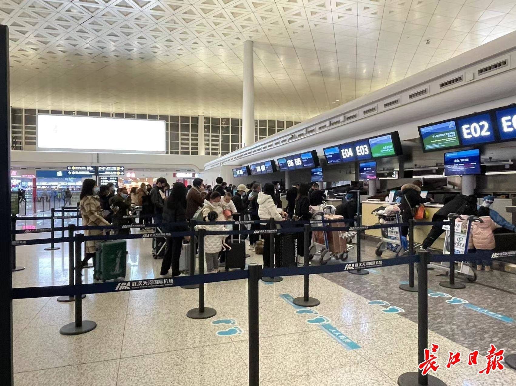 武汉复航，首个航班由武汉飞三亚 -新闻频道-和讯网