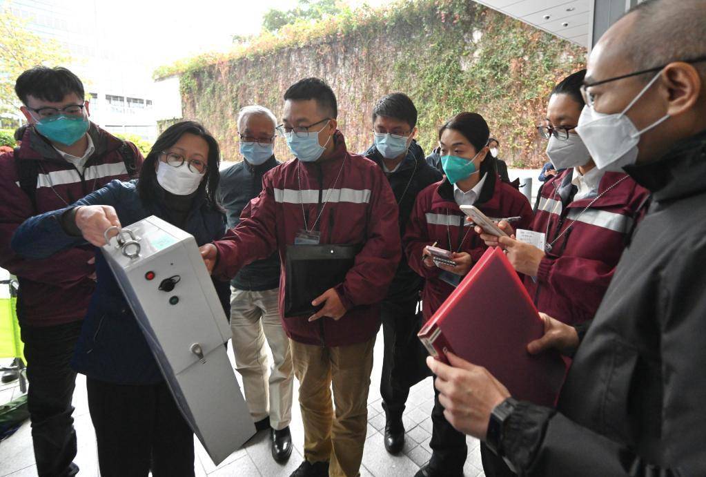 香港;17日,第一批內地援港抗疫流行病學專家組以及移動核酸檢測車入港