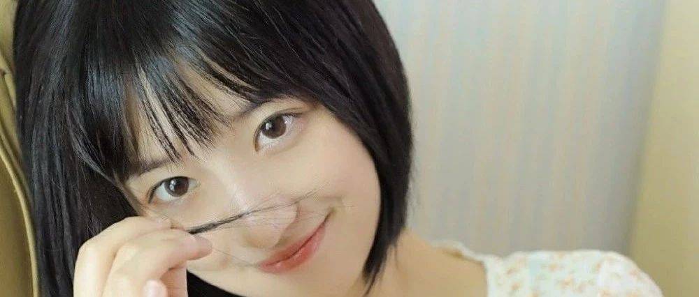 搞笑GIF:不懂这是在干啥,但是我感觉她在玩游戏_姐夫_小伙子_媳妇