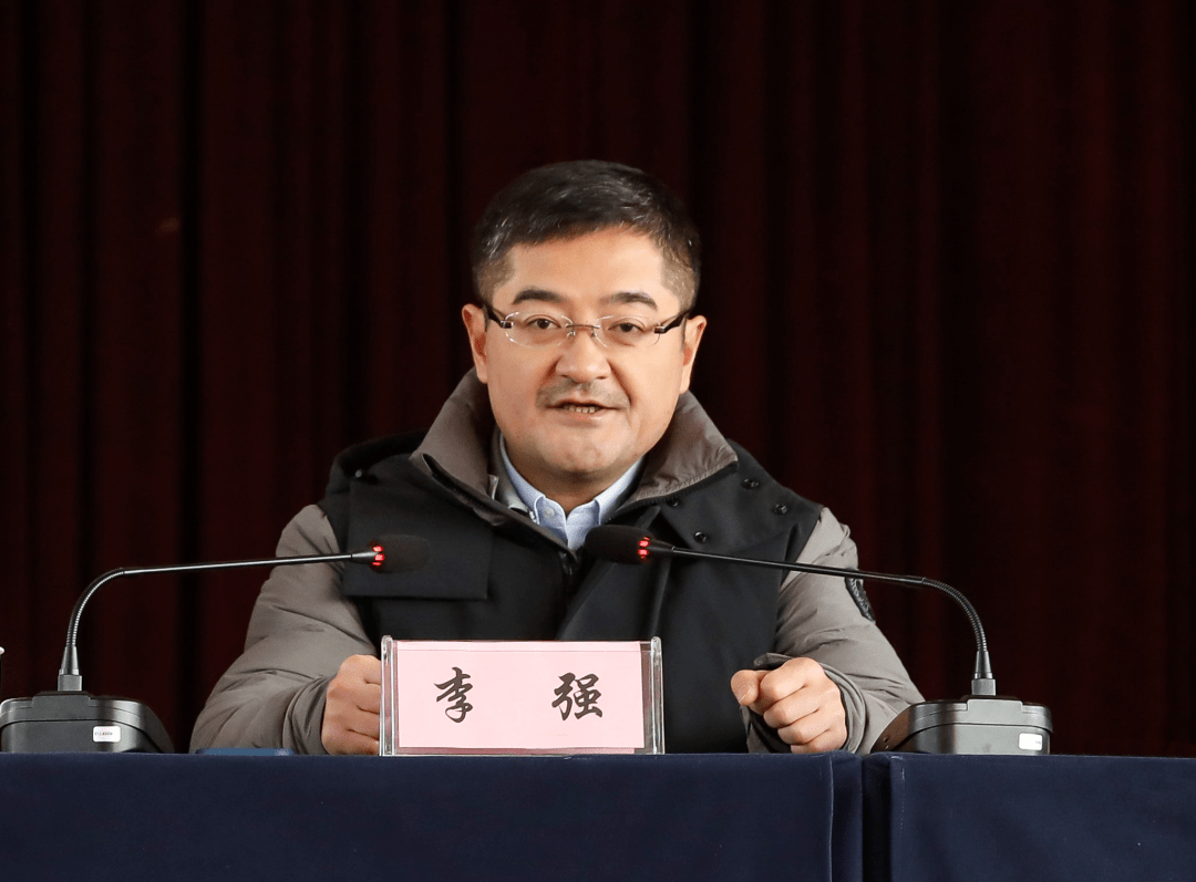 并代表巴公镇党委,政府对晋钢控股集团一年来打赢环保攻坚和疫情防控