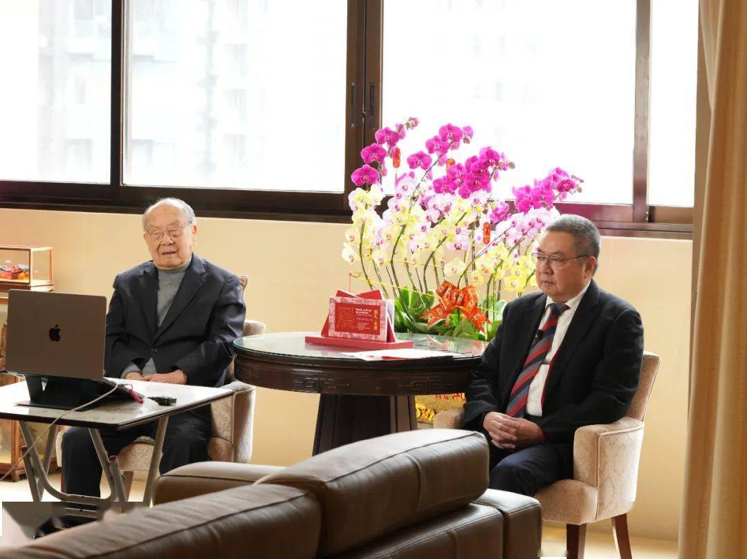 陈伟南先生捐建宝山中学,沙二小学,沙二幼儿园,沙溪卫生院,潮安人民