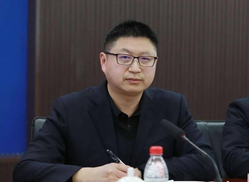 汇报学校审核评估工作准备情况及下一步工作计划副校长张小梅介绍学校