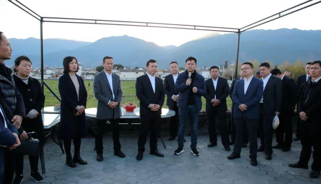 在大理市委副书记李欣,市人大常委会主任王梅芬,市委常委,常务副市长
