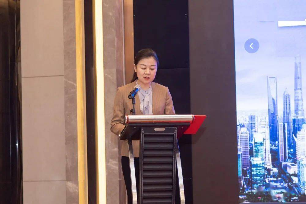 副会长左荟君,姜洲胜,王丽辉,理事安昕元,钟涛,司伟华,刘海斌,郭雪莹