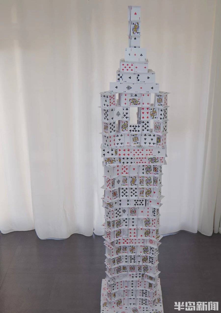 百味人生纸牌屋建筑师12000张扑克搭出冬奥冰雪城堡20个小时建好大