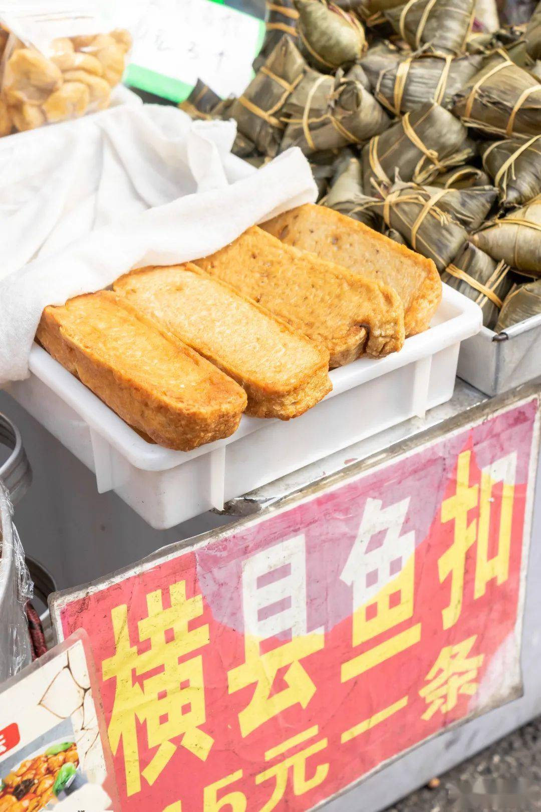 桂平鱼腐,横县鱼扣也能买到,下火锅真的很好吃.