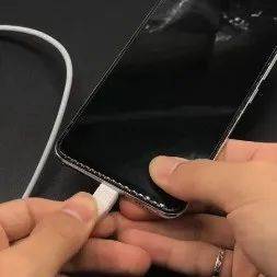 不管什么手机，充电时要牢记这3点，否则手机就离“报废”不远了_时候_电量_边玩