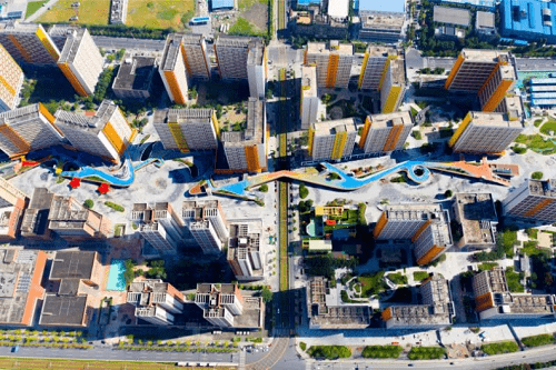 为了富士康华为京东方，成都搞了盘不一样的城市更新