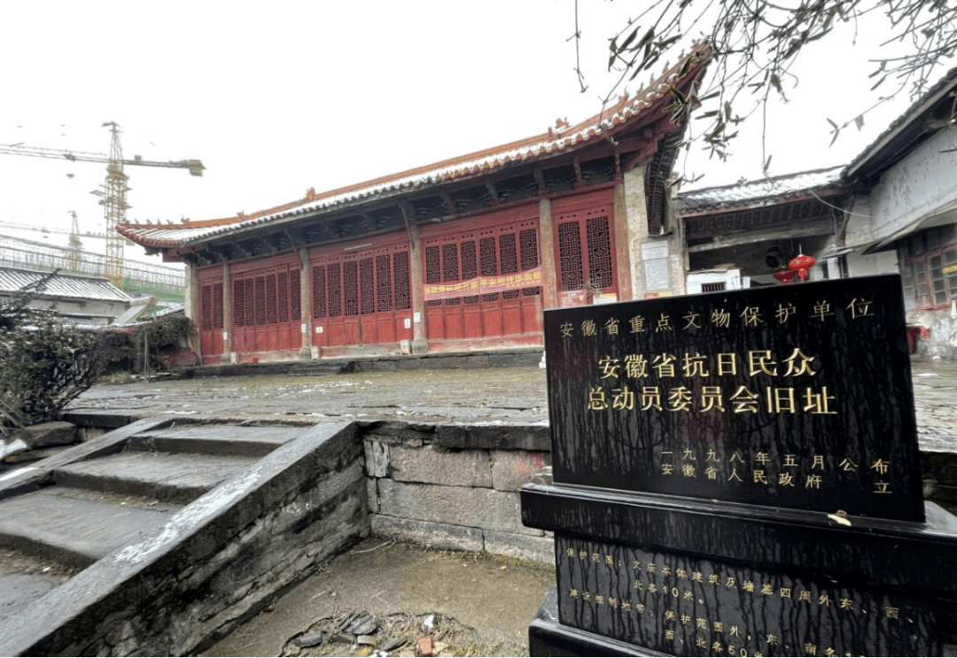 在文廟附近,還有賡颺書院,六安市老城牆遺址等.