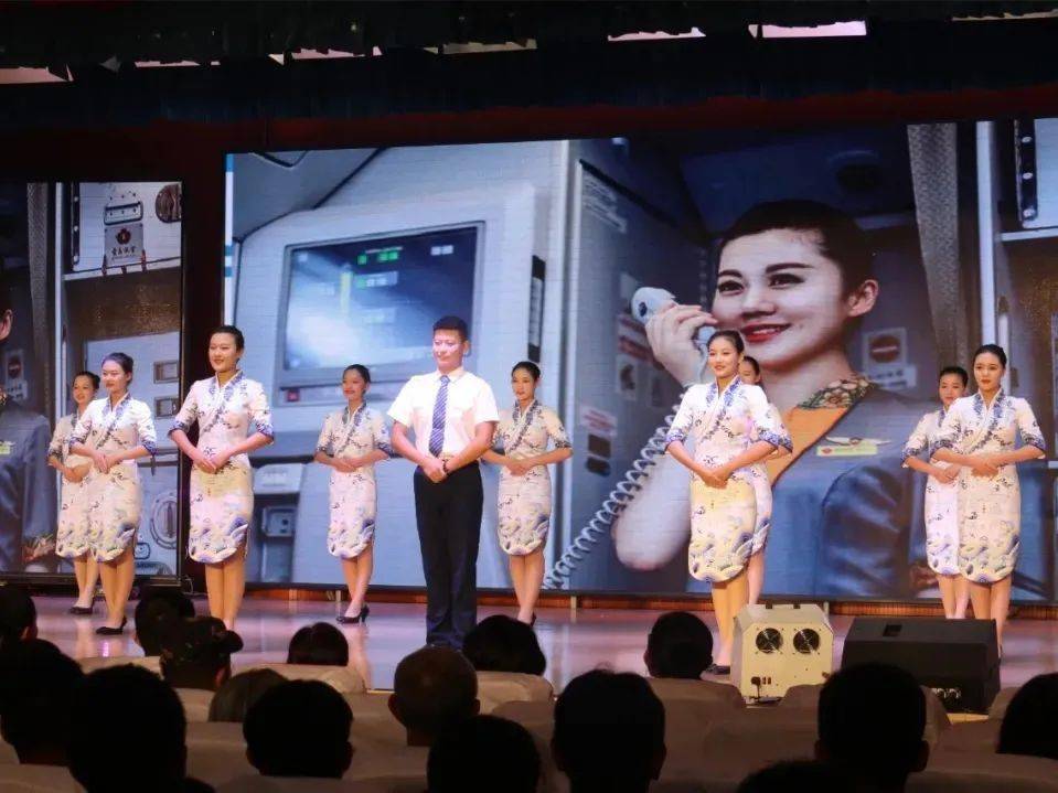 选技师学院筑美好前途专业决定品质服务创造价值现代服务系与您携手