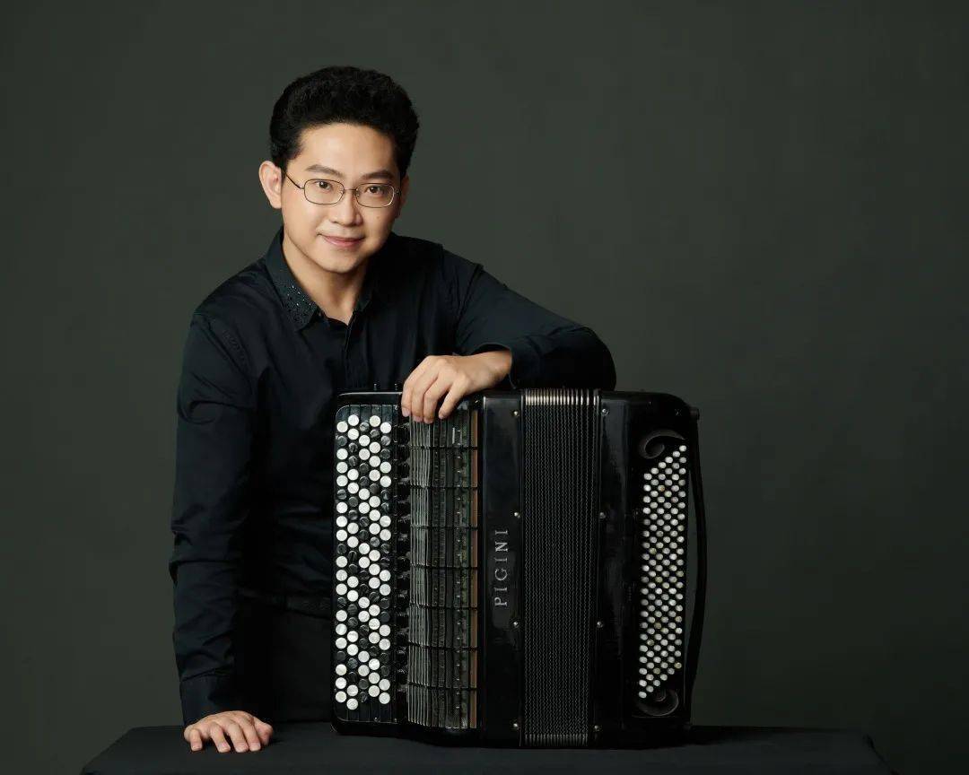 我院青年教师许歌卉许笑男将举办钢琴与手风琴室内乐音乐会