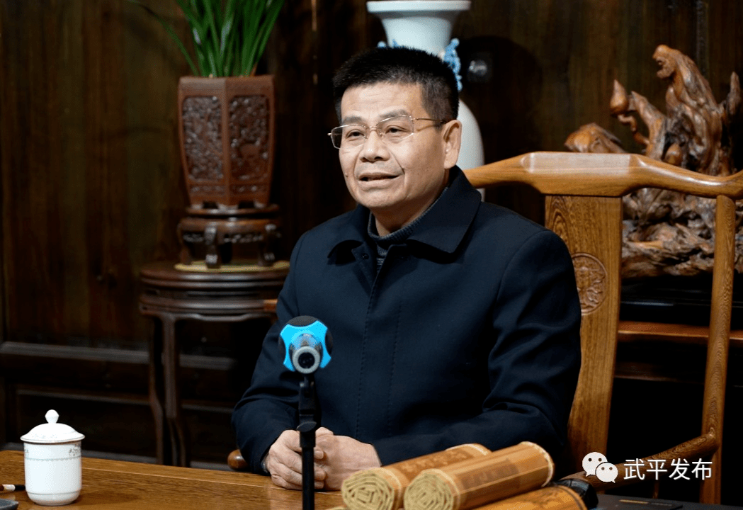 2月22日晚, "武平故事会"首场在兴贤坊梁山书院开讲,县领导于海