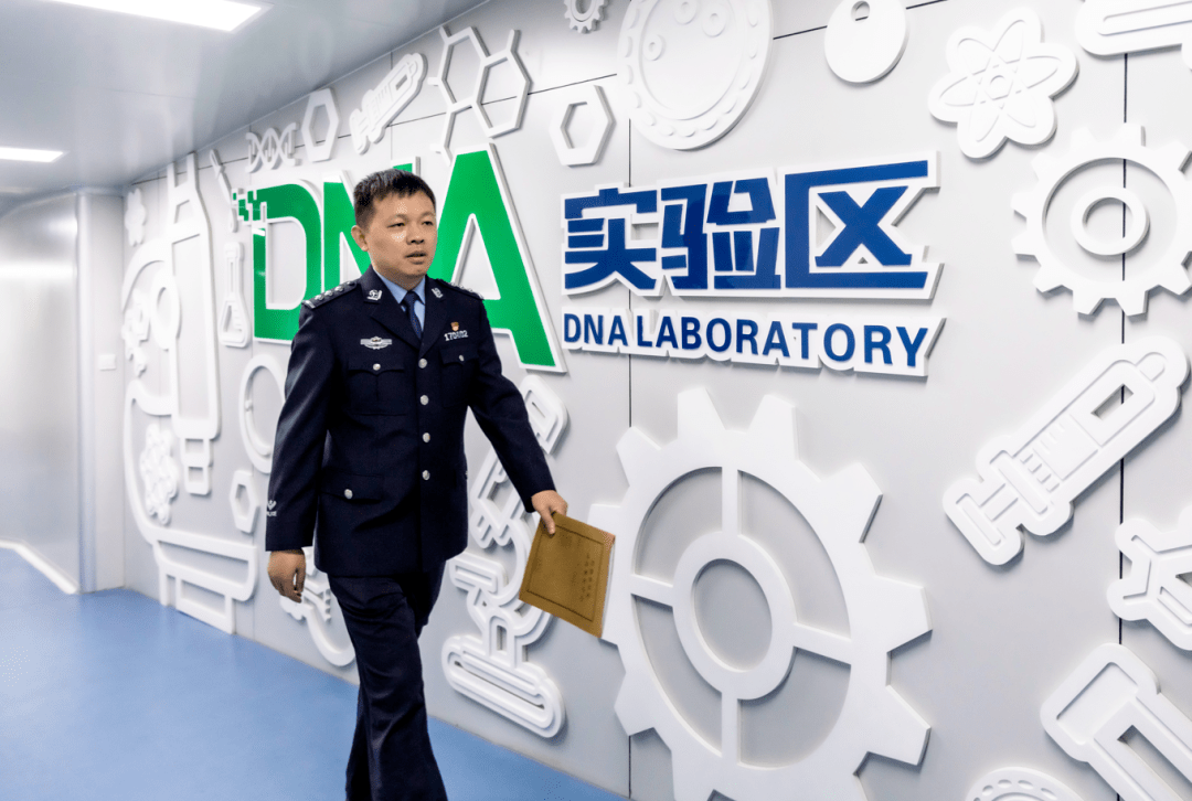 刘东辉_伟力_养父母