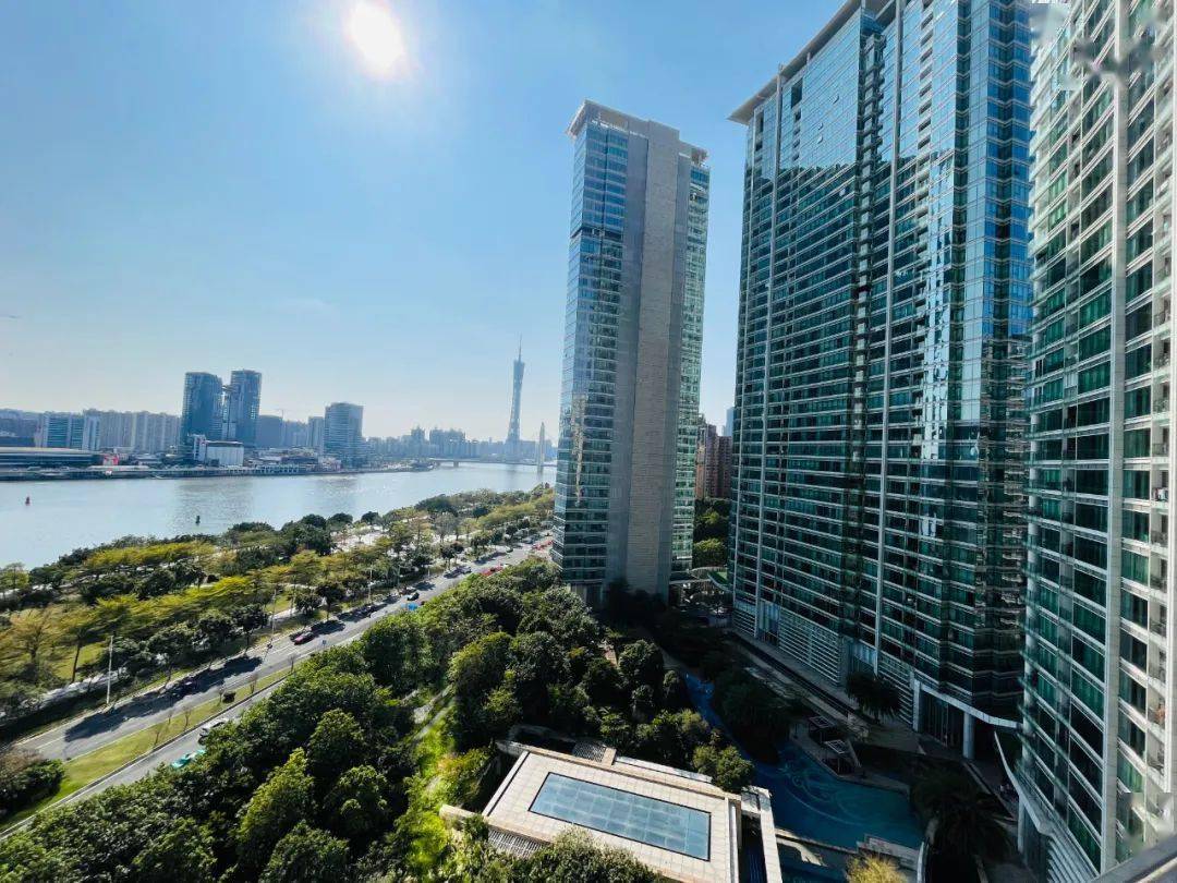 纳尼住7500万的汇悦台用着3块钱的丝瓜布