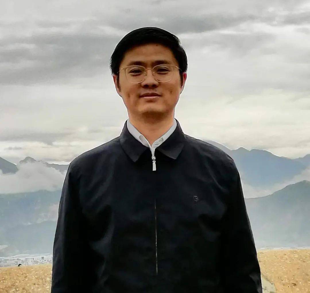 2015年毕业后去西藏阿里地区,先后在阿里地区噶尔县,札达县托林镇