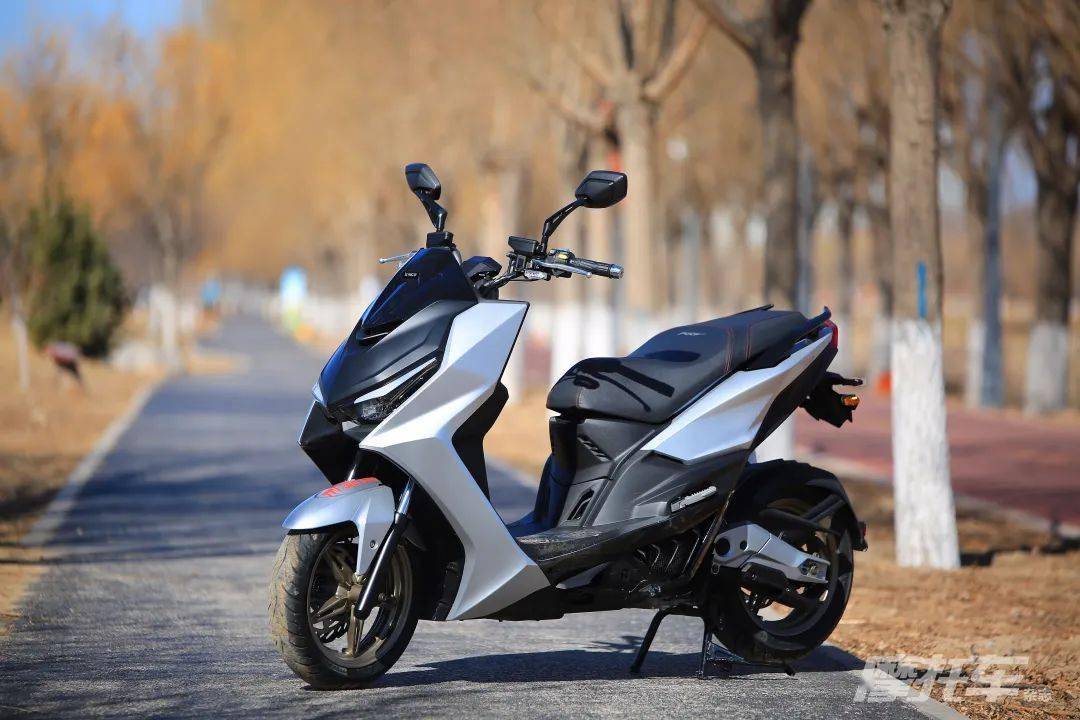 车评与众不同的运动钢炮光阳krv180给你超爽的操控体验