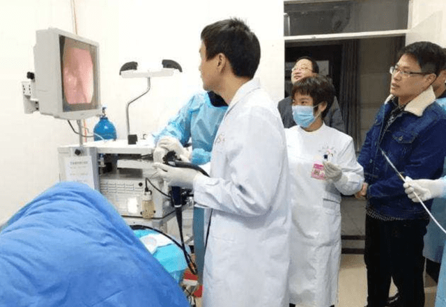 慢性萎缩性胃炎胃镜检查慢性萎缩性胃炎严重的慢性萎缩性胃炎,是以胃