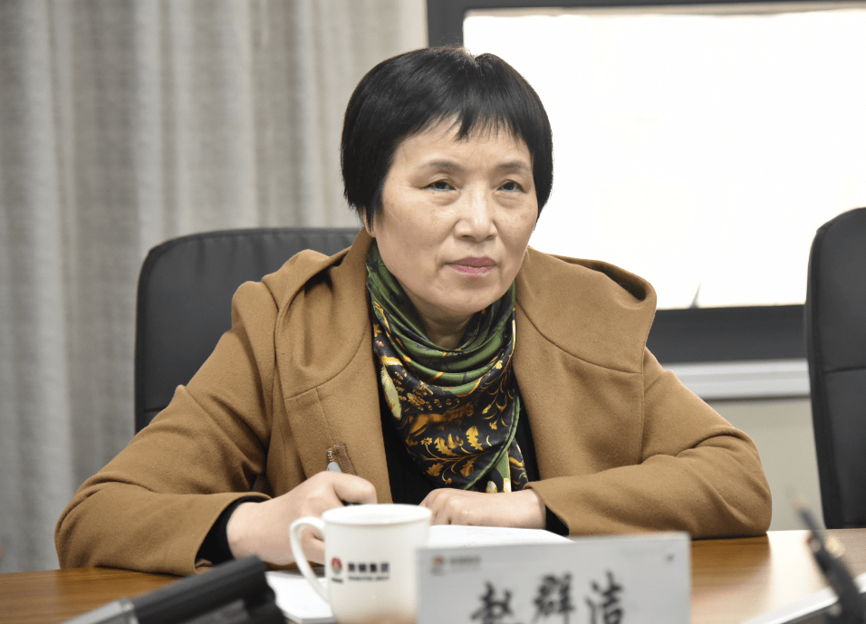 2月24日下午,西安市统计局总统计师赵群洁,贸易外经处处长赵晖,经开区