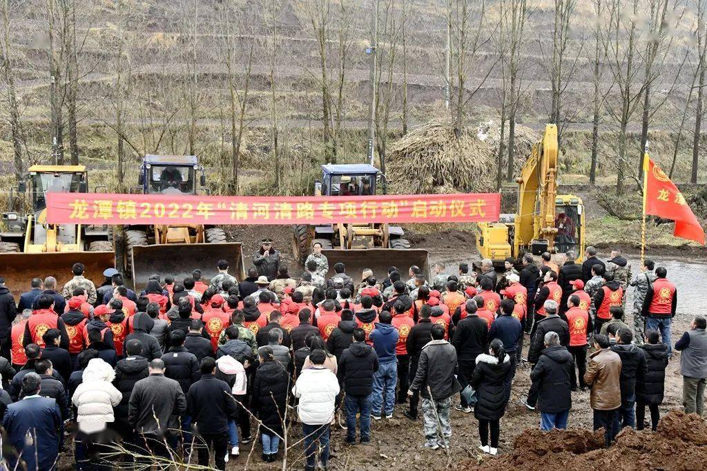 宣威龙潭镇清理河道正当时河清岸绿景色美