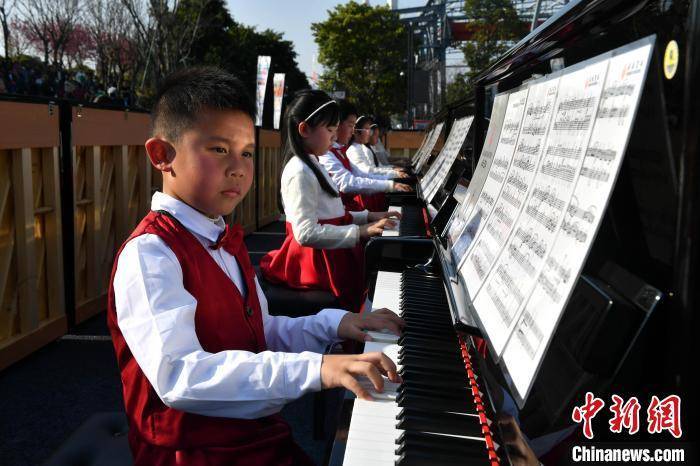 吕明|福州“两江四岸”音乐旅游节启幕 百台钢琴奏响时代华章