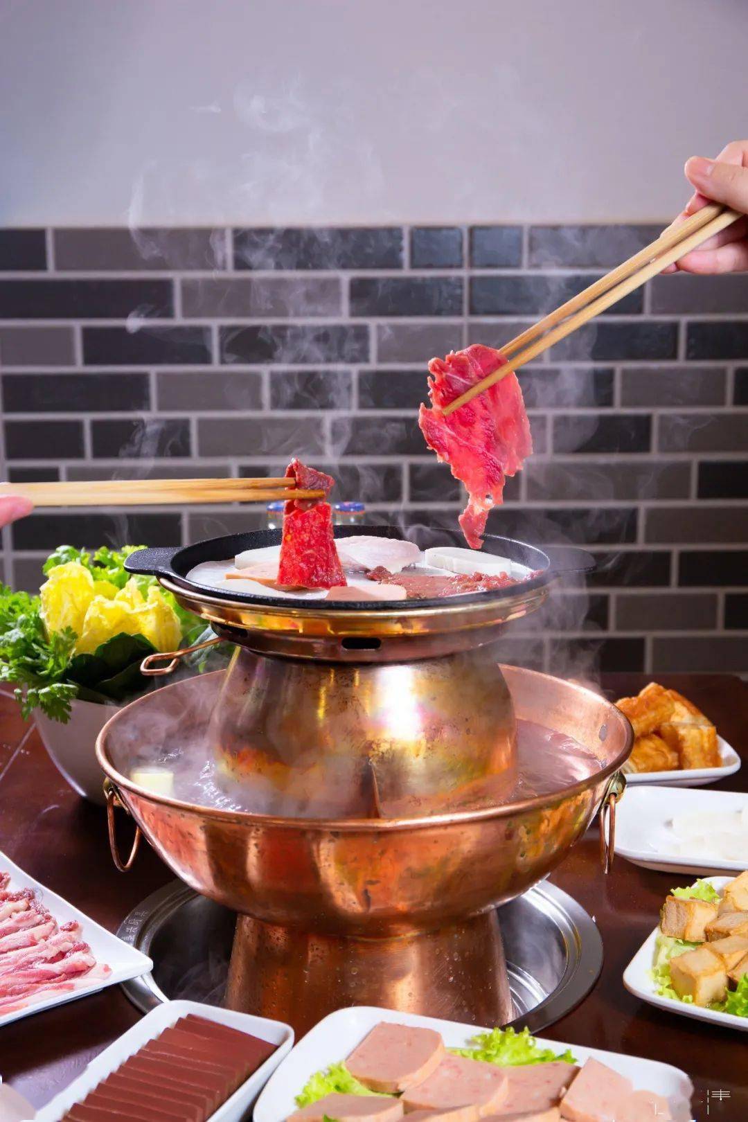 硬核烤涮烦恼全散乐清沉浸式地道京味儿火锅一锅获得两种快乐