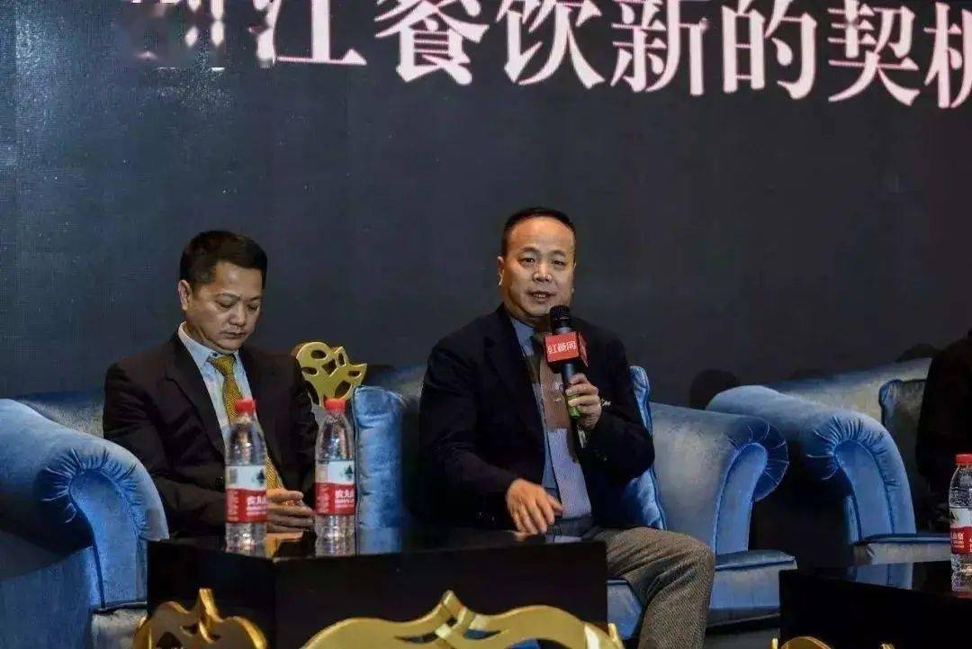 他靠着一块鸡排缔造了上亿身家_陈传武_市场_门店