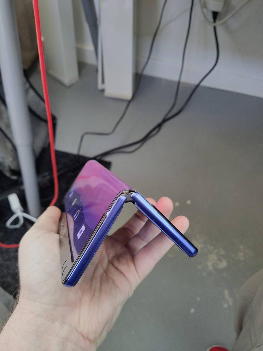卷轴|TCL 推出两款概念手机：折叠屏 + 卷轴屏合二为一