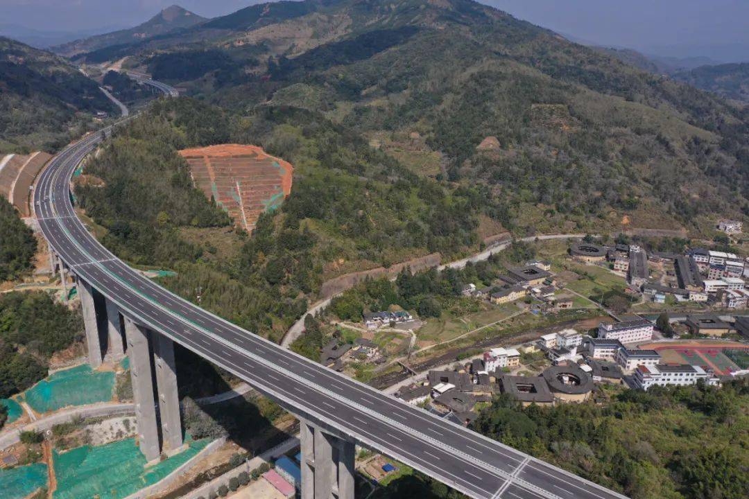 漳武高速南靖段部分路段通车