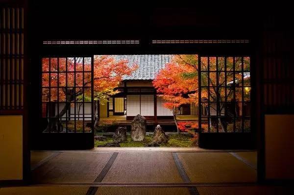 都说日本庭院美,但红桥、茶亭和花头窗......你都看懂了吗?_寺院_@Pexels_禅宗