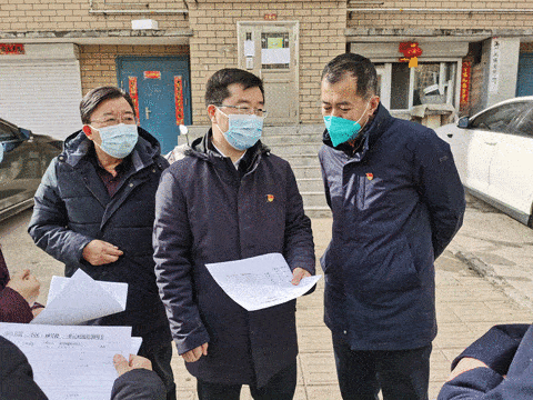 2022年2月28日,清水河县委书记张科灵深入城关镇百合庄园小区,绿玉朝