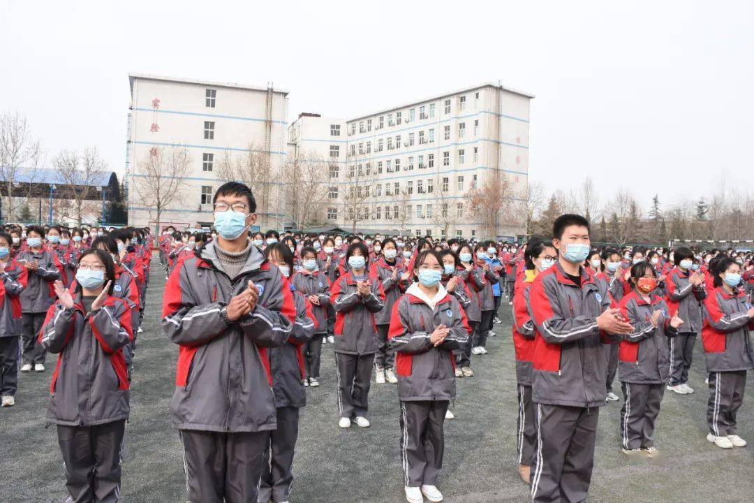 新学期新起点新希望沙河市第二中学举行新学期第一次升国旗仪式