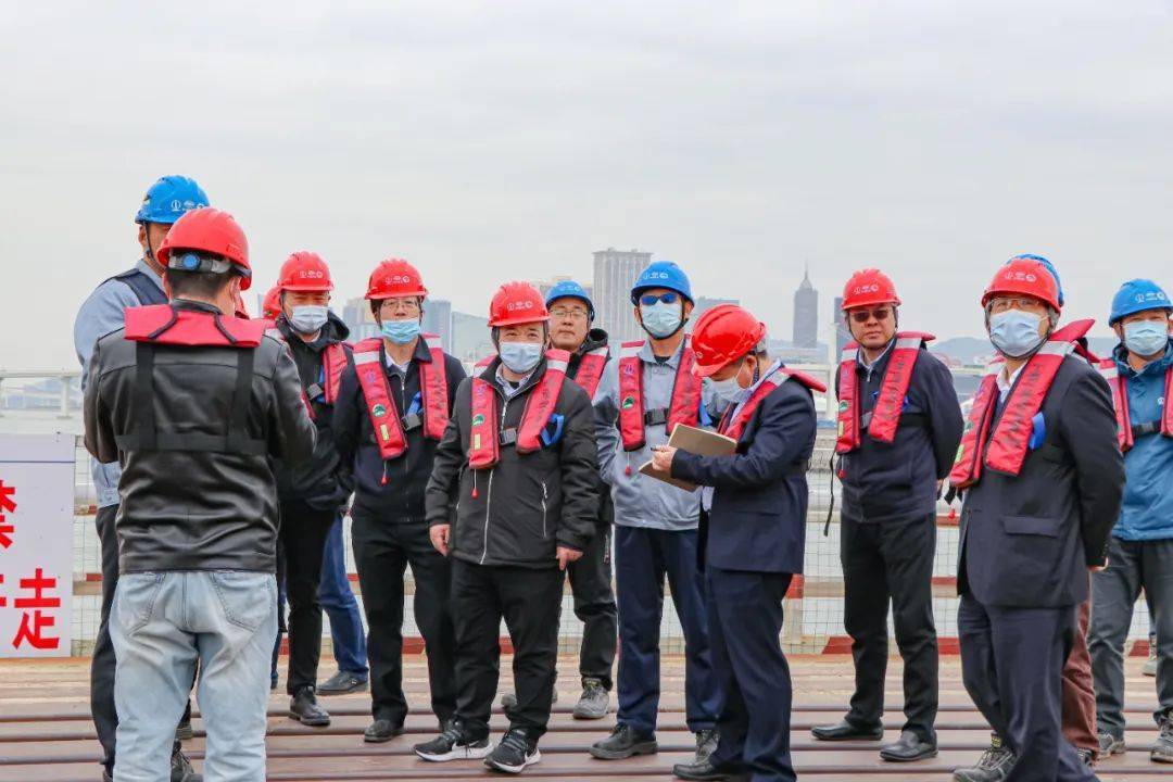 67中国铁建总工程师雷升祥到澳门澳氹四桥项目检查指导工作