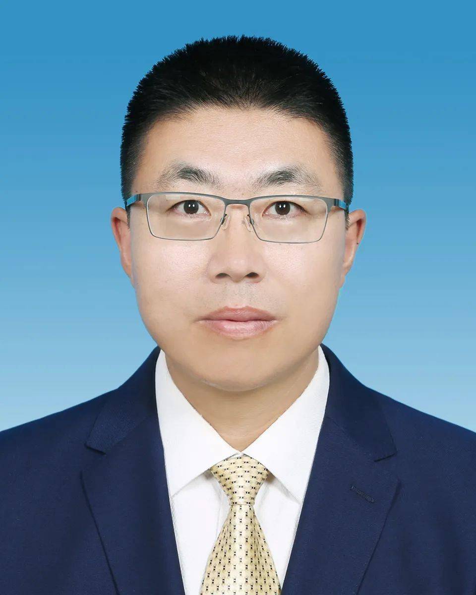 1974年8月生,大学,管理学硕士,民建会员,现任呼伦贝尔市政府副市长