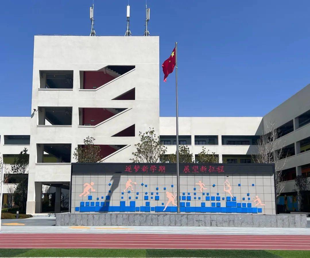 踏着春天的脚步,伴着激情的冬奥,云南民族大学附属小学斗南校区虎力