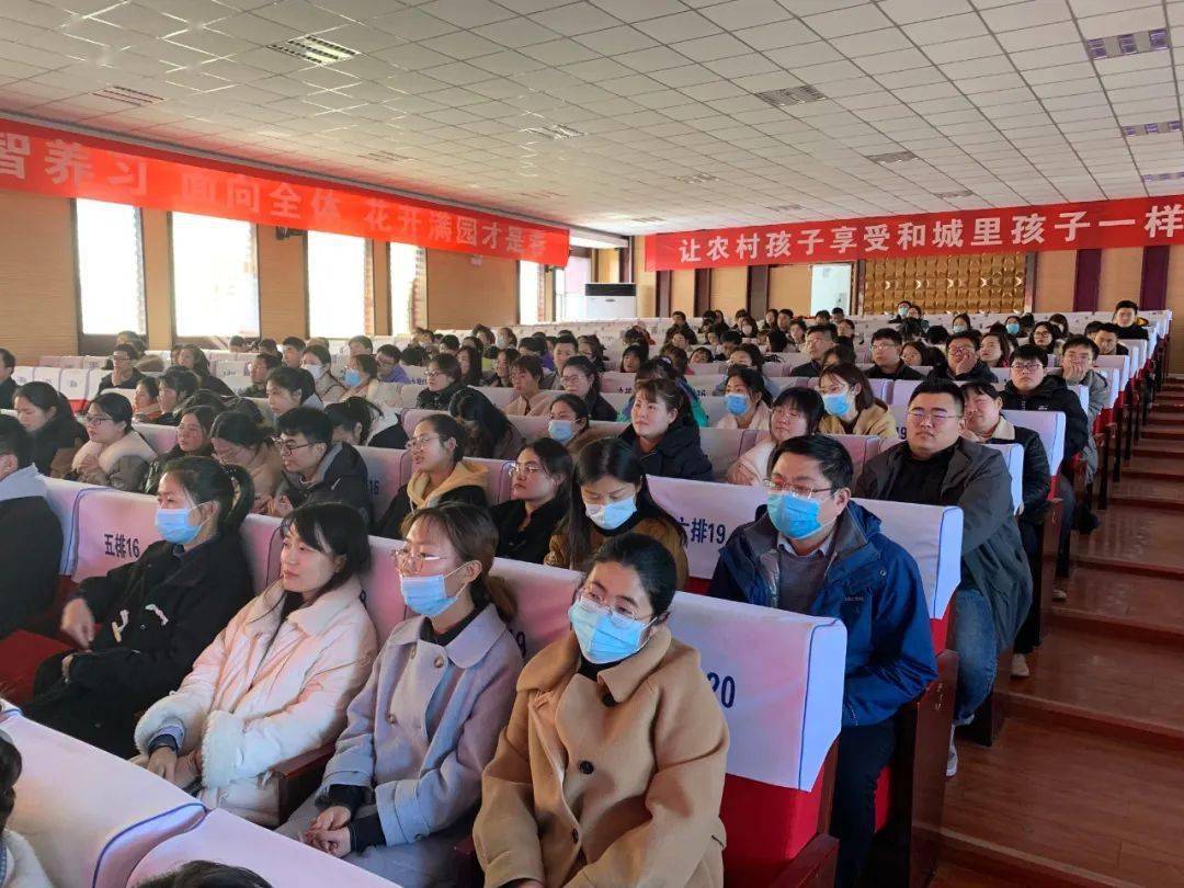 课堂教学是青年教师的主阵地,朴素平实的教学方式,含蓄内敛的教学风格