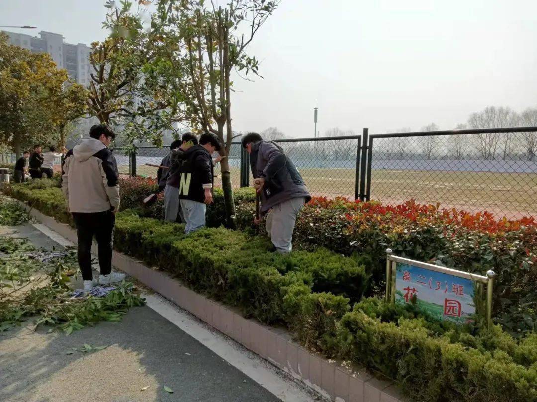 加强生态文明教育培养热爱劳动情操泗县双语中学美化绿化校园环境